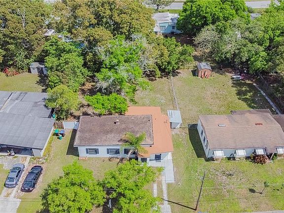 5th image of 27 Redwood Dr