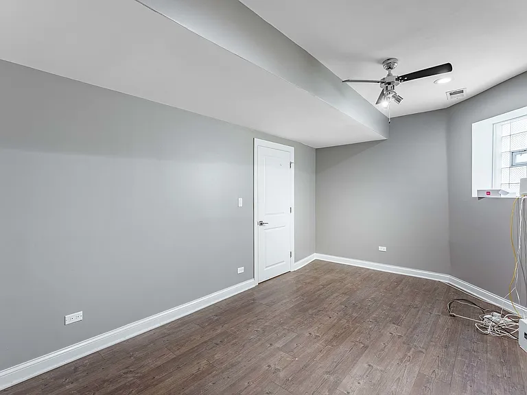 555 N Lawler Ave #G — Photo 19
