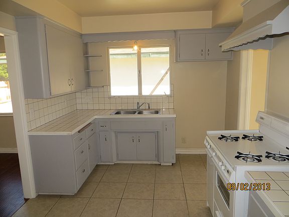 4th image of 112 N Barranca Ave