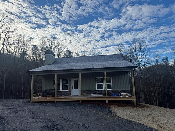 2nd image of 9 Nottaway Ln