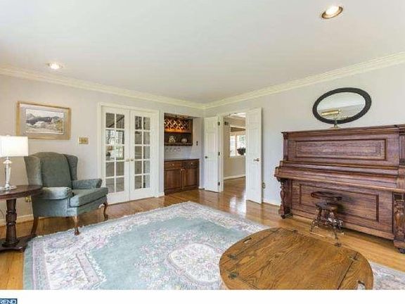 4th image of 845 Chase Ln