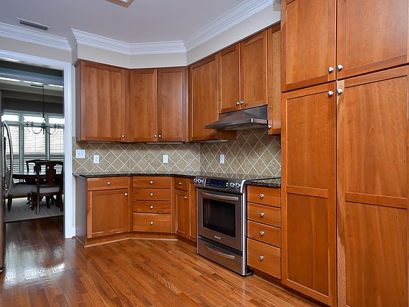 3rd image of 109 Clairewood Ct