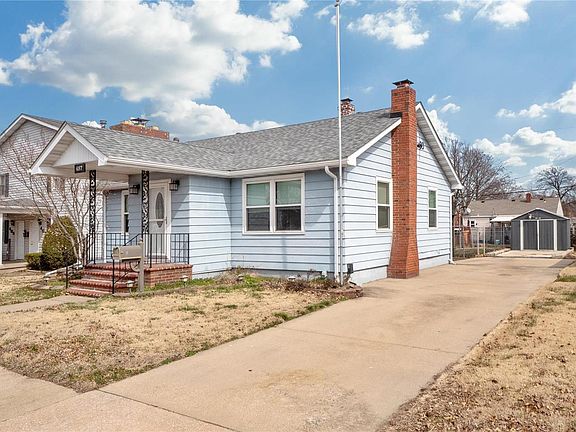 2nd image of 457 Leslie Ave