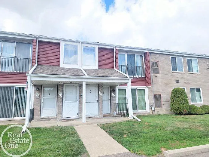 2 bed, 1.0 bath, 978 sqft, $1,350 — Photo 2