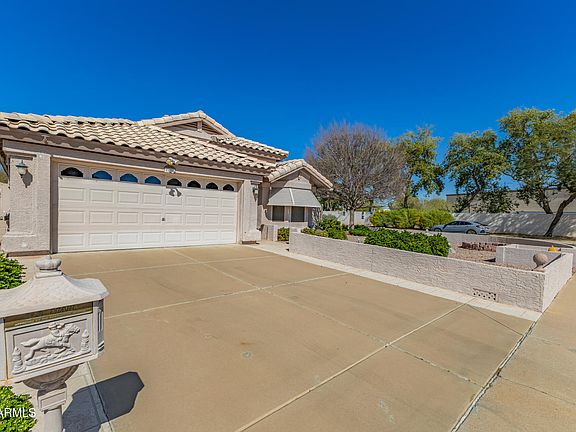 3rd image of 8432 W CHARTER OAK Road