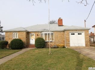 94 Jerome Ave, Mineola, NY 11501