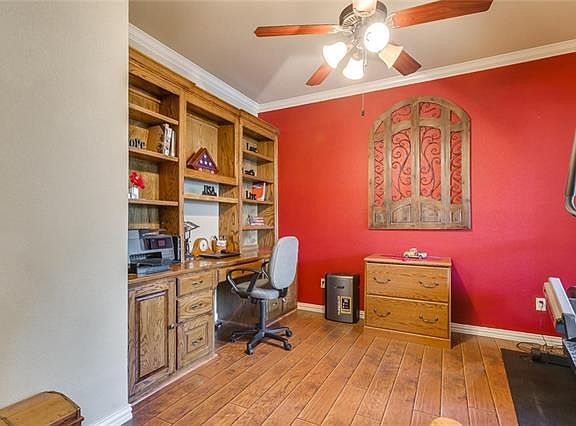 5th image of 8124 Oak Hollow Dr