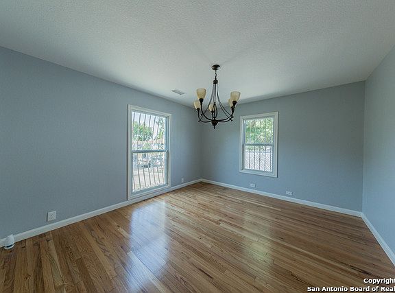 4th image of 333 W Mariposa Dr