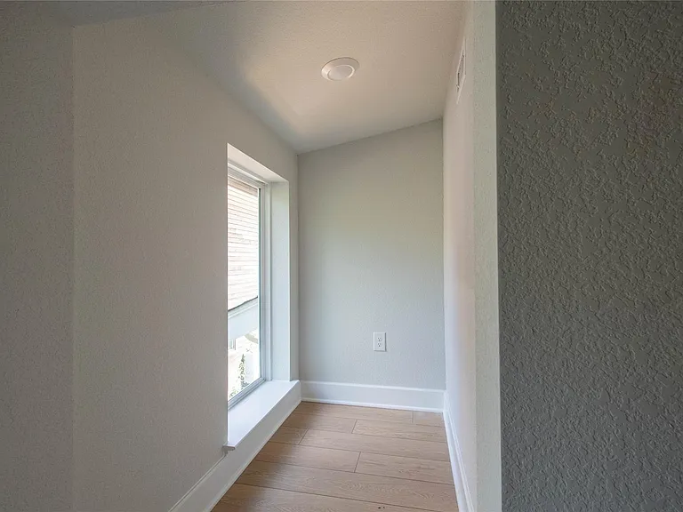 2705 Wilson St — Photo 22