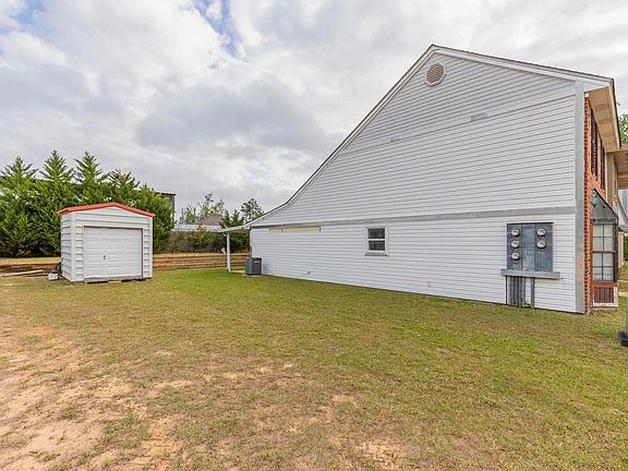 2nd image of 148 Wellington Pl
