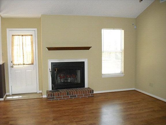 2nd image of 403 Highland Heights Dr