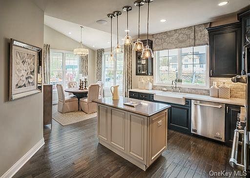 3rd image of 23 Bonham Ln