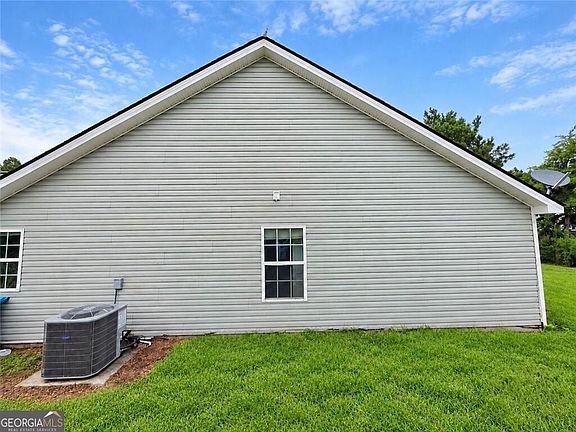 3rd image of 214 Archer Rd