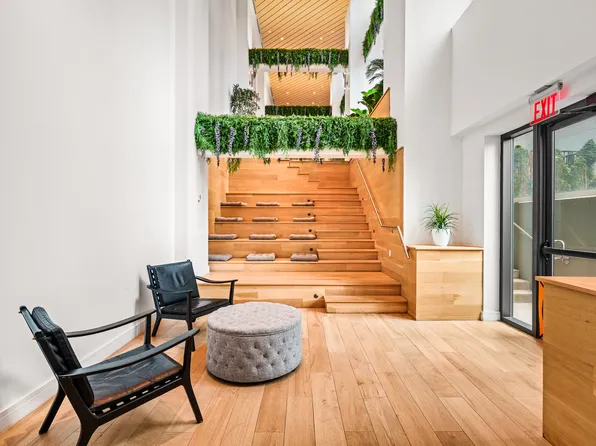 42-02 Crescent Street image 15 of 19