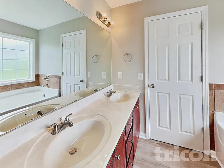 1616 Broad Cir — Photo 8