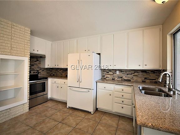 5th image of 131 Greenbriar Townhouse Way