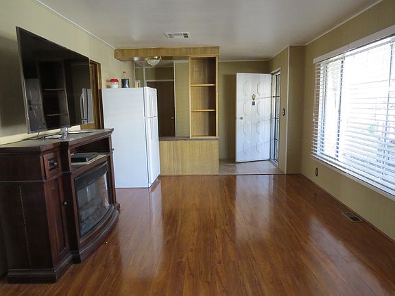 New laminate wood flooring