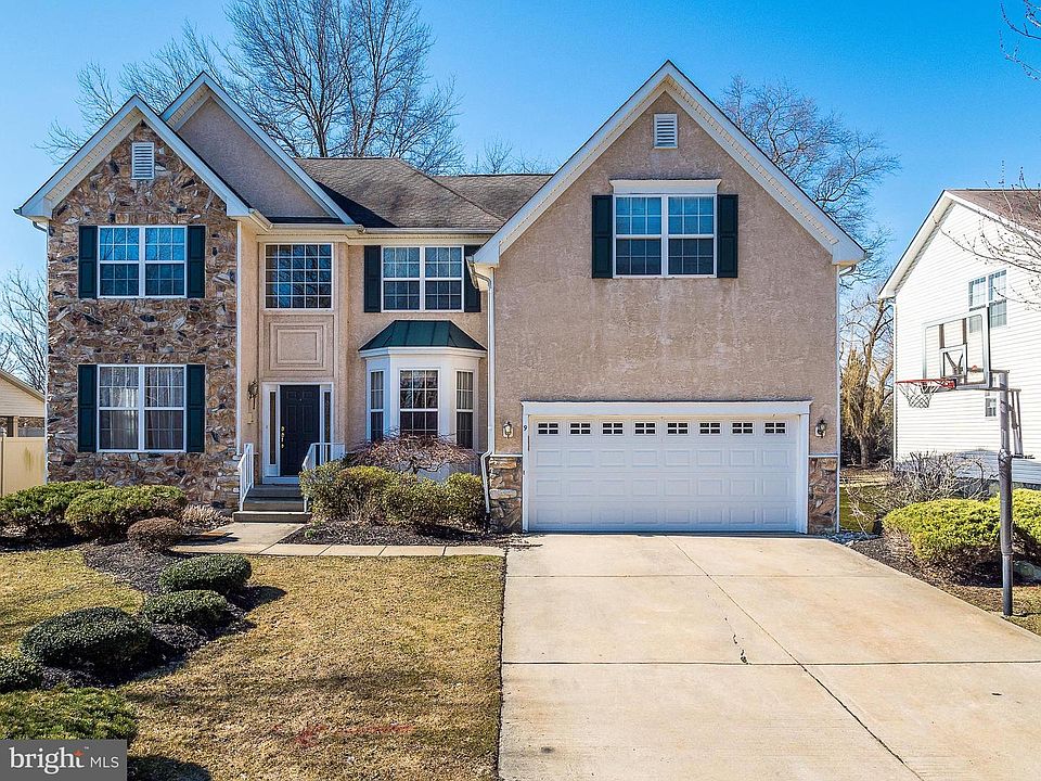 1st image of 9 Brittany Blvd