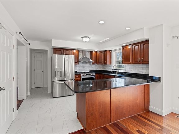 5th image of 22 Westview Rd