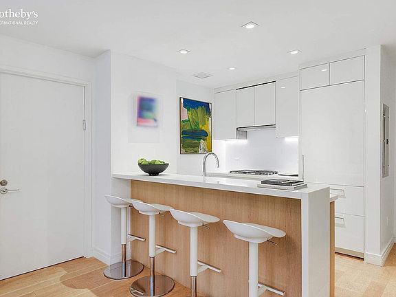 4th image of 230 E 20th St #33