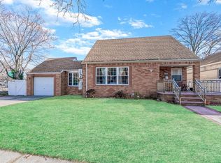 8127 243rd St, Bellerose, NY 11426
