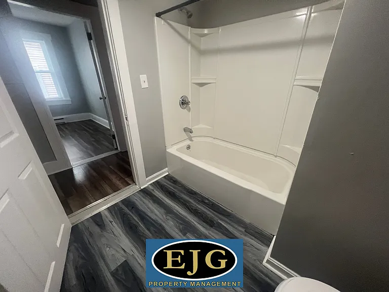 209 Pine St #2 — Photo 12