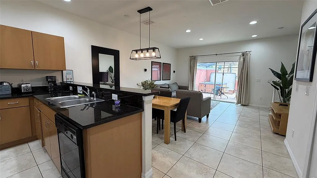 2 bed, 2.5 bath, 1161 sqft, $2,050 — Photo 4