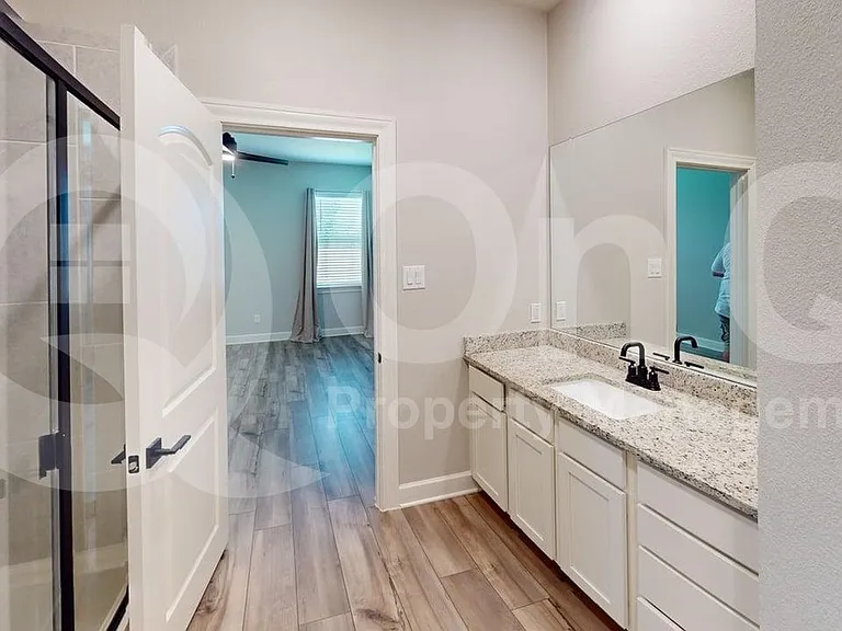 904 Emerson Dr — Photo 15