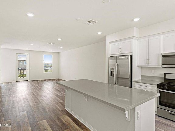 3rd image of 663 Earl Joseph Dr