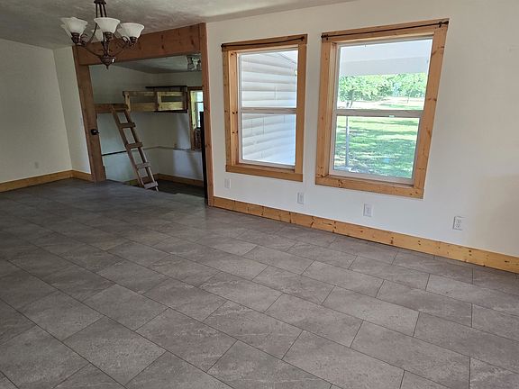 3rd image of 317 E Wagner