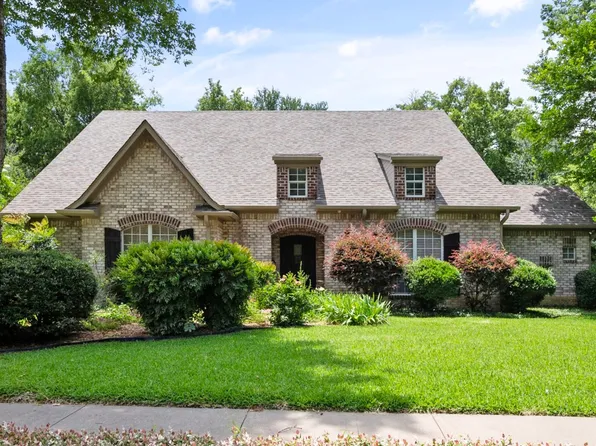 1311 Oak Creek Dr, Ennis, TX 75119