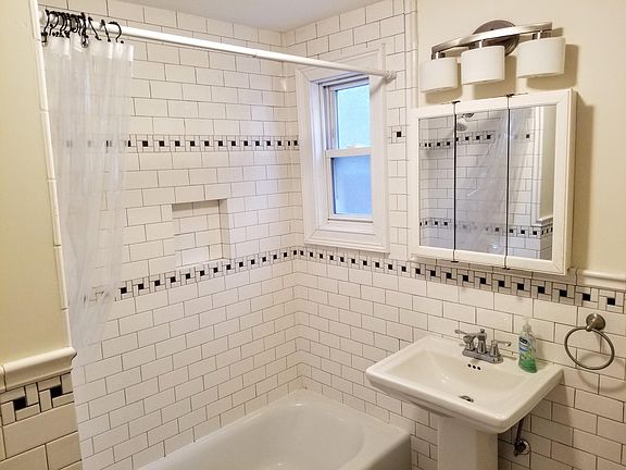 4th image of 263 Whiton St Floor 2