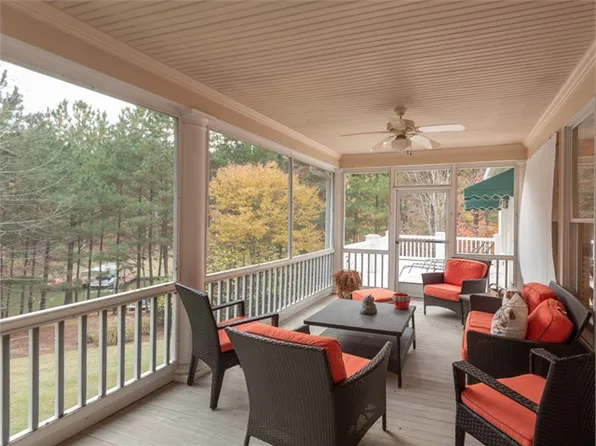 1591 Parrotts Pointe Rd, Greensboro, GA 30642