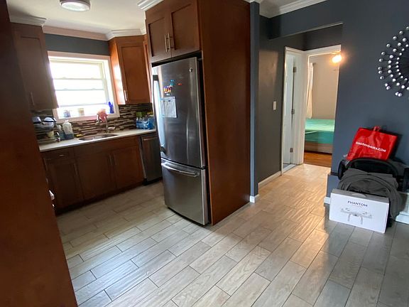 3rd image of 212 Swinton Ave #2