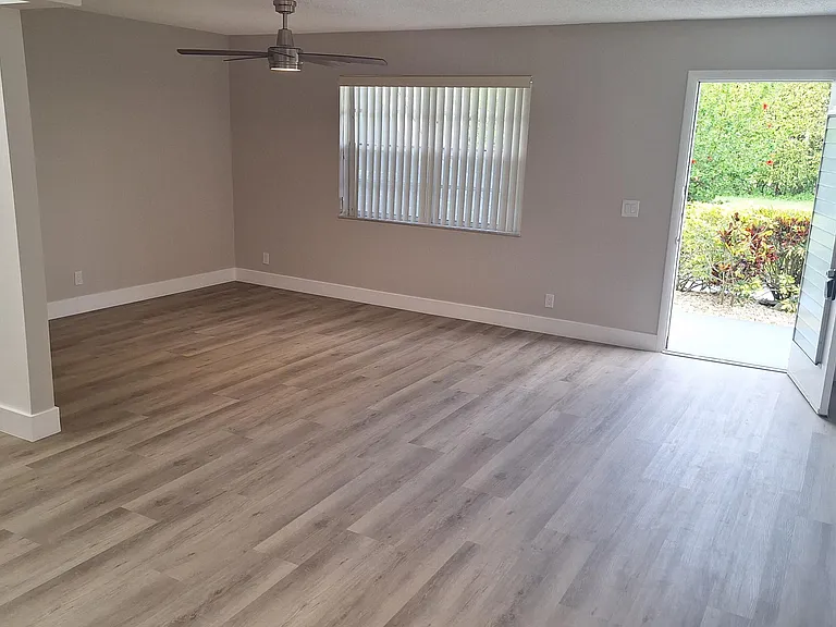 120 Normandy Ln #C — Photo 4