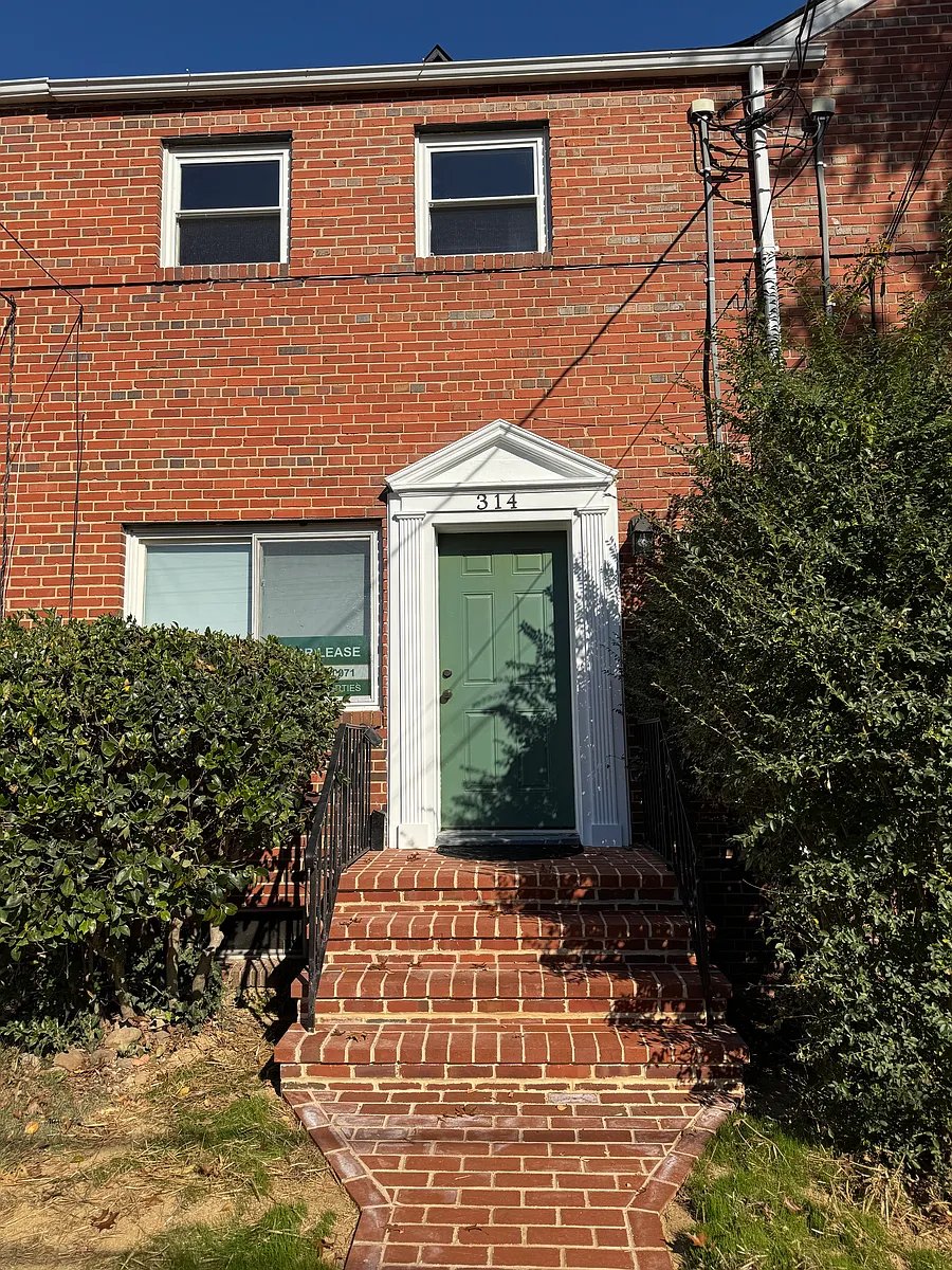 Photo 2 of 22 - 314 E Clifford Ave - Alexandria, VA Building Photo - 314 E Clifford Ave