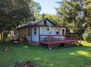 18 1st St, Godeffroy, NY 12729