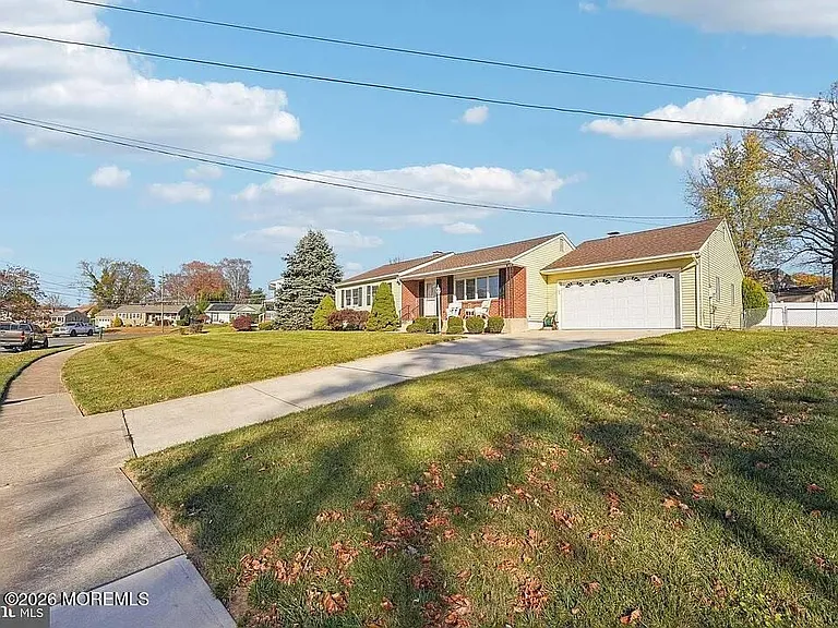 4 Heather Dr — Photo 1
