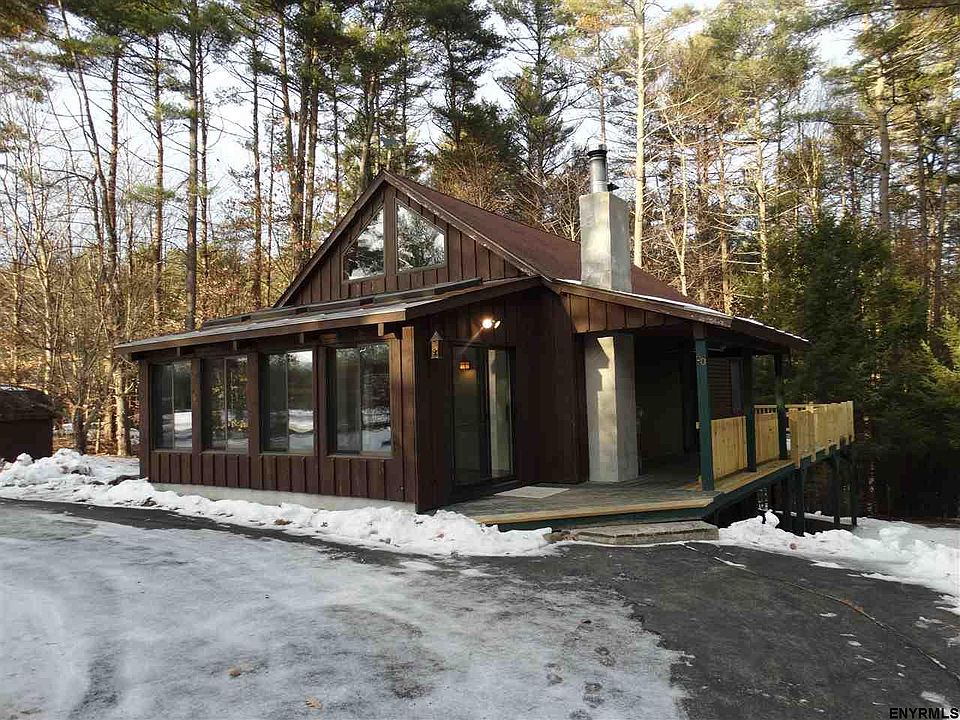 1st image of 60 Montreaux Ln
