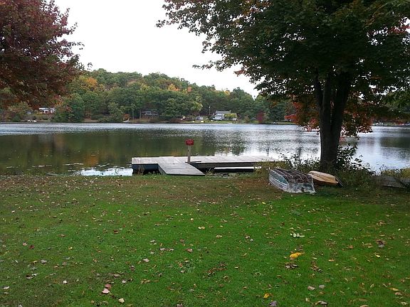 Deeded lake access /w dock!