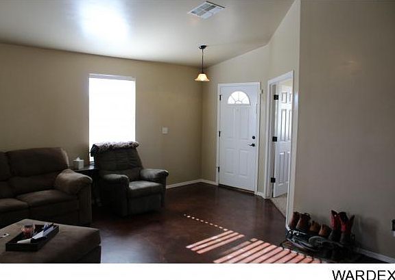4th image of 2744 Phoenix Ave