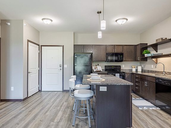 2nd image of 5951 University Ave NE #3-313