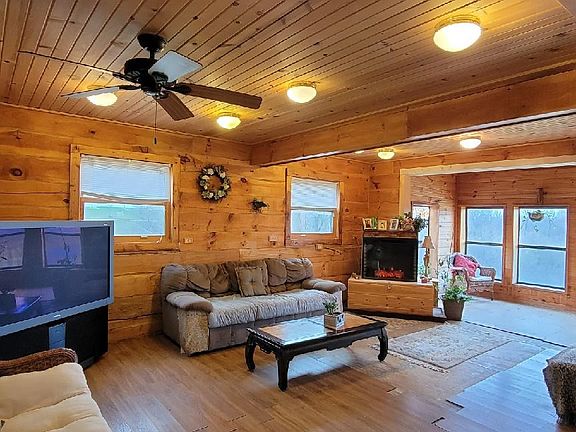 4th image of 10660 Wagon Trail Ln