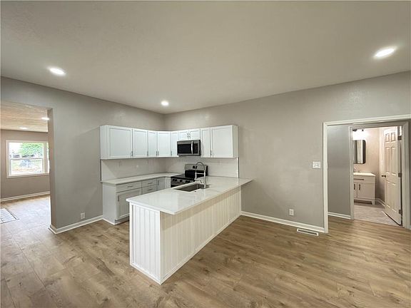 5th image of 2610 Sacramento St