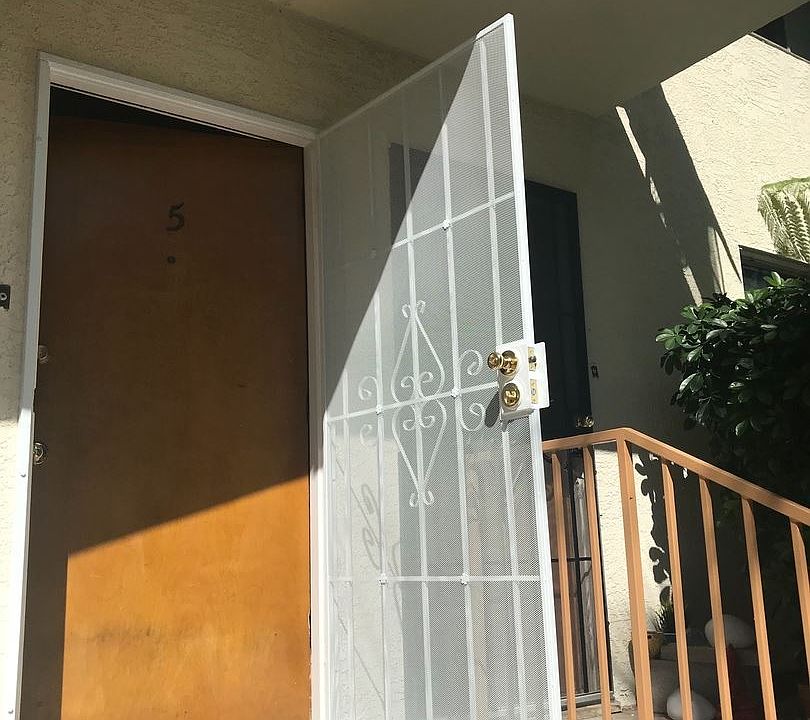 2nd image of 903 E 1st St APT 5