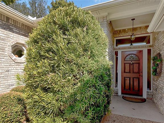 4th image of 608 Peterson Ln