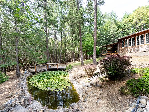 3rd image of 271 Highwood Ln