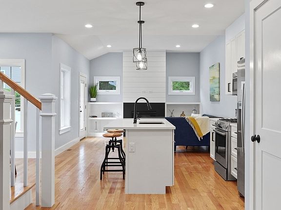 4th image of 187 Linwood Ave #A