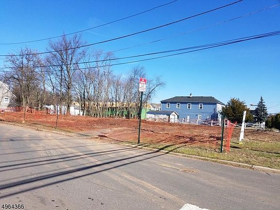 4th image of 729 Somerset St