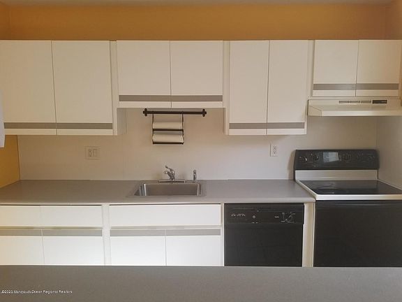 4th image of 119 White St #A